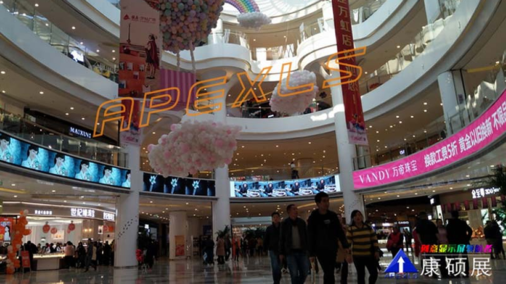 濟南銀座萬紅商場P4MM弧形LED顯示屏