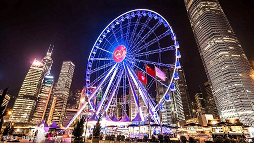香港渡輪上的圓形 LED 顯示屏